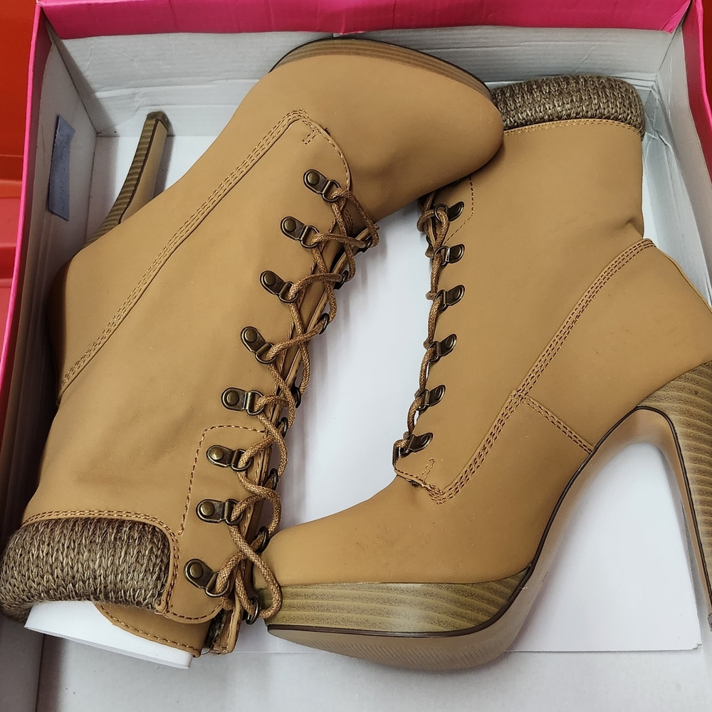 Stylish Tan Lace-Up Women's Boots